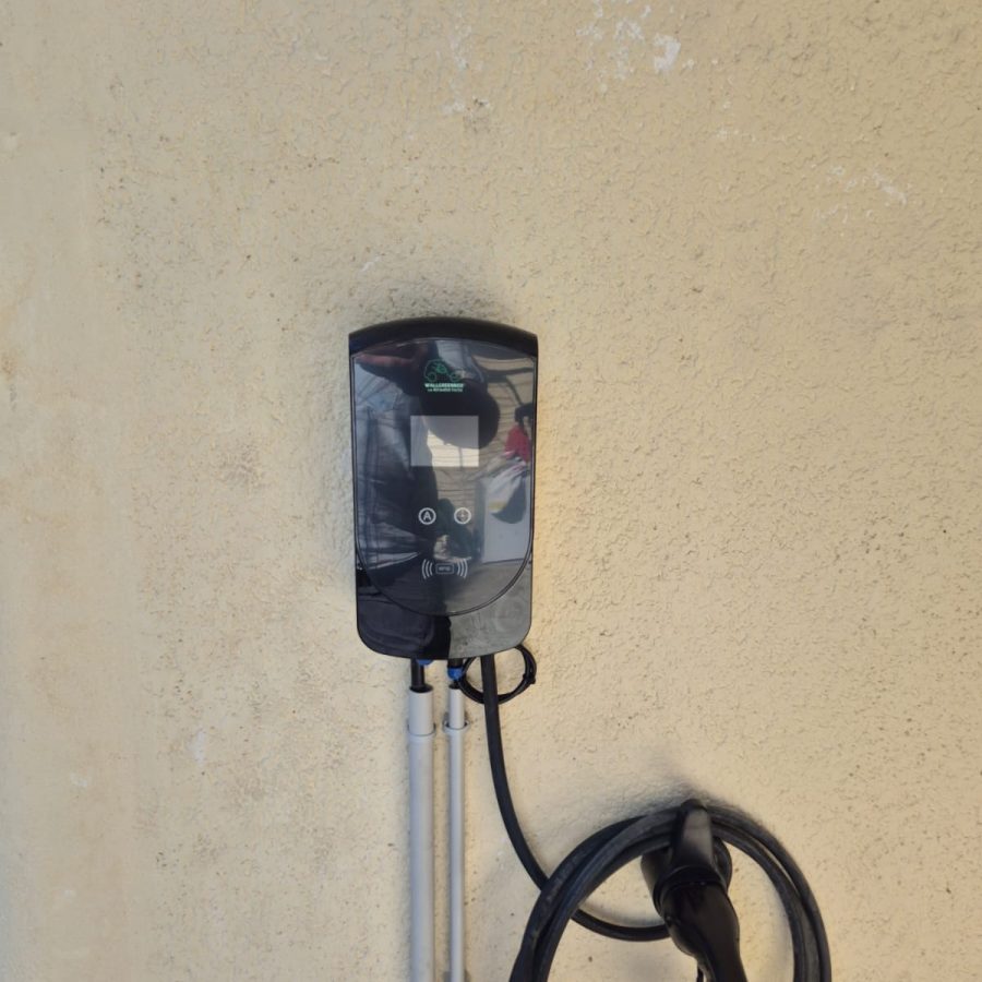 Installation Borne de recharge pour véhicule électrique. 
Prime Tech Services certifié IRVE